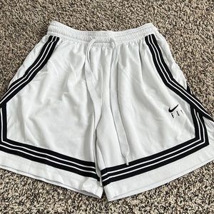 brand new nike fly shorts